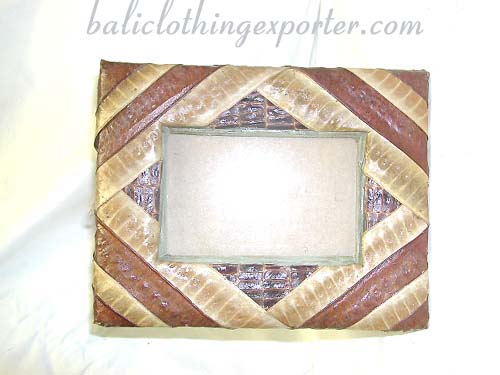 Handcrafted picture frame, photo accessories, artistic frames, family memories, photography